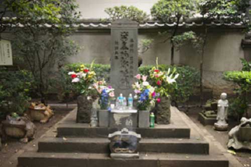 Rùng mình khám phá ngôi mộ mang lời nguyền tàn độc 'mạo phạm là chết'