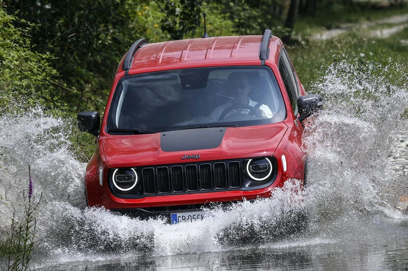 10. Jeep Renegade 2020 (giá khởi điểm: 22.375 USD).