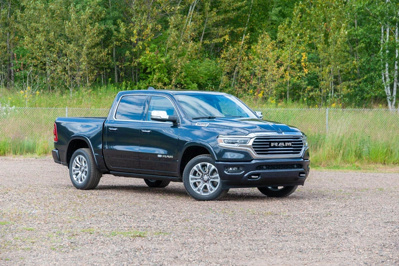 2. Ram 1500 2020 (giá khởi điểm: 32.145 USD, điểm tổng thể: 9/10).