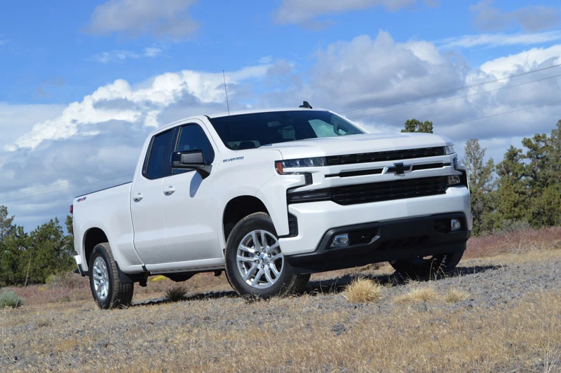 4. Chevrolet Silverado 1500 2020 (giá khởi điểm: 28.500 USD, điểm tổng thể: 8,2/10).