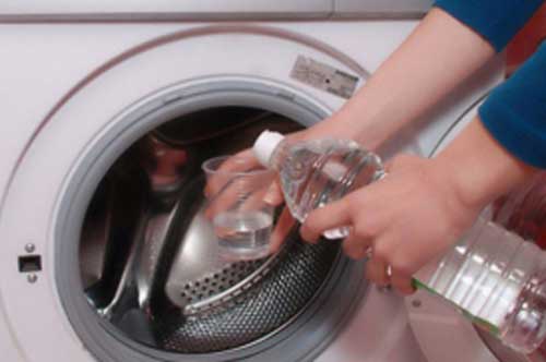 Đổ nửa cốc giấm vào máy giặt, chị em sẽ nhận được lợi ích bất ngờ