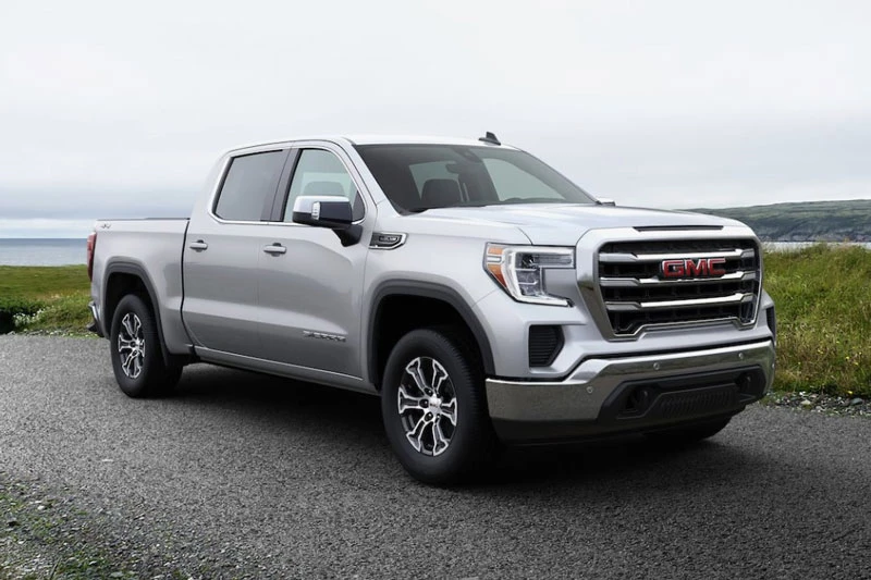 5. GMC Sierra 1500 2020 (giá khởi điểm: 29.600 USD, điểm tổng thể: 7,9/10).