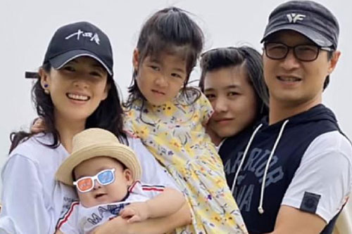 Con trai Chương Tử Di 'sao y bản chính' Uông Phong