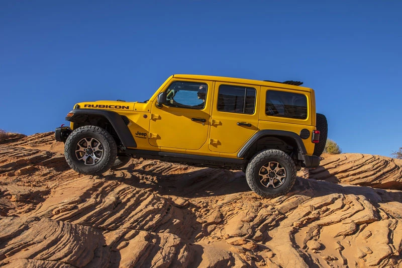 8. Jeep Wrangler 2020 (giá khởi điểm: 28.295 USD).