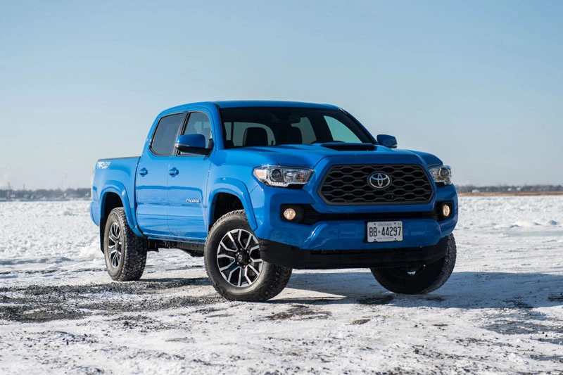 8. Toyota Tacoma 2020 (giá khởi điểm: 26.050 USD, điểm tổng thể: 7,4/10).