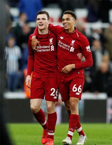 Robertson (trái) và Alexander-Arnold là những vũ khí lợi hại ở hai cánh của Liverpool