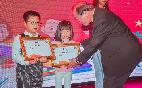 Lien Minh Group tổ chức Đêm hội trăng Rằm và trao học bổng cho các cháu thiếu nhi