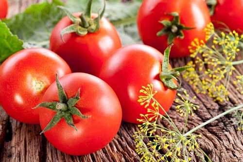 'Xóa bay' sẹo thâm do mụn trong tích tắc chỉ với vài lát cà chua chưa tới 2.000 đồng