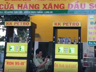 Cố tình bán hàng khi giấy chứng nhận bị tước, DN kinh doanh xăng dầu bị phạt 50 triệu đồng