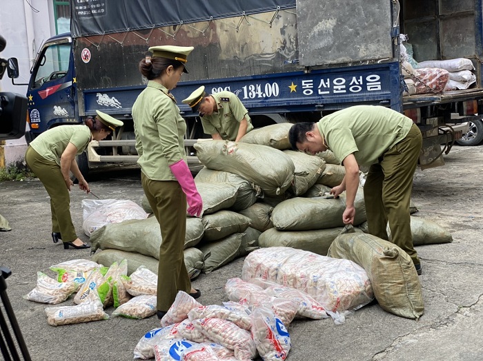 Tịch thu hàng tấn Chả cá, Sủi cảo không rõ nguồn gốc tại Hà Giang.