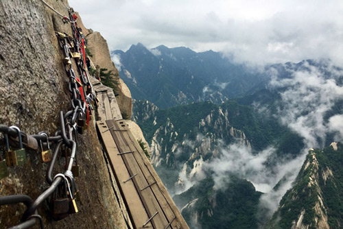 Khám phá cung đường nguy hiểm nhất thế giới