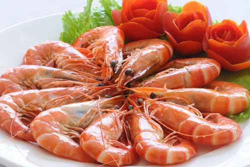 Ăn tôm xong tuyệt đối không uống loại nước này kẻo nguy hiểm