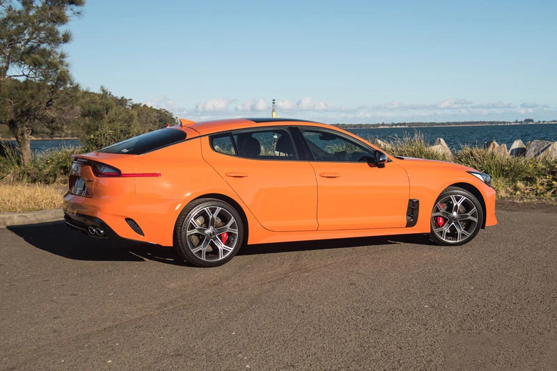 2. Kia Stinger 2020 (giá khởi điểm: 33.090 USD).