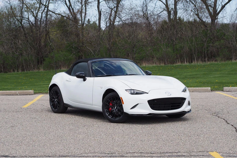 3. Mazda MX-5 Miata 2020 (giá khởi điểm: 26,580 USD).