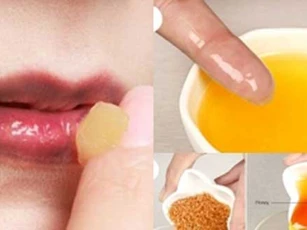 Biến môi thâm trở nên hồng, căng mịn nhờ dùng thần dược này trong 5 phút