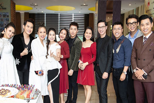 Dàn MC mừng Thanh Thảo Hugo kỷ niệm 20 năm làm nghề