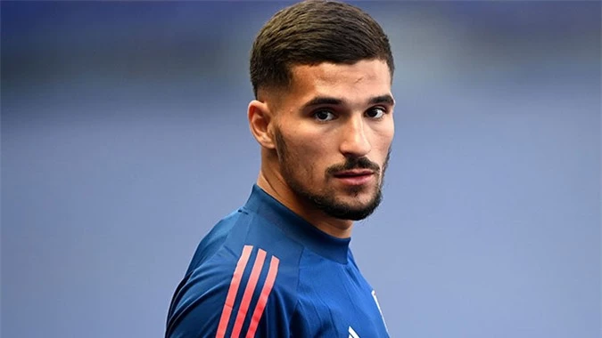 Arsenal rất thích Aouar của Lyon