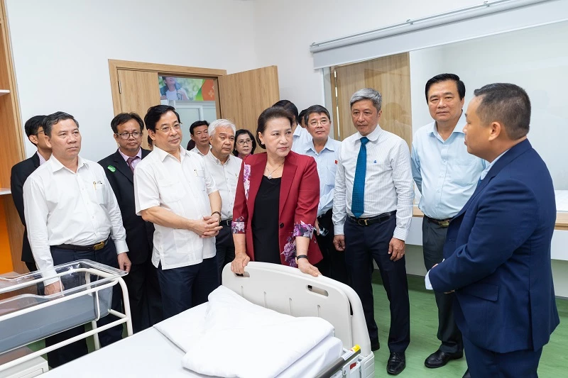 Lãnh đạo Trung ương và Bộ Y tế tham quan cơ sở vật chất Bệnh viện Sản Nhi TWG Long An, quy mô 500 giường, với tổng vốn đầu tư 1.500 tỷ, TWG vừa khánh thành và đưa vào hoạt động.