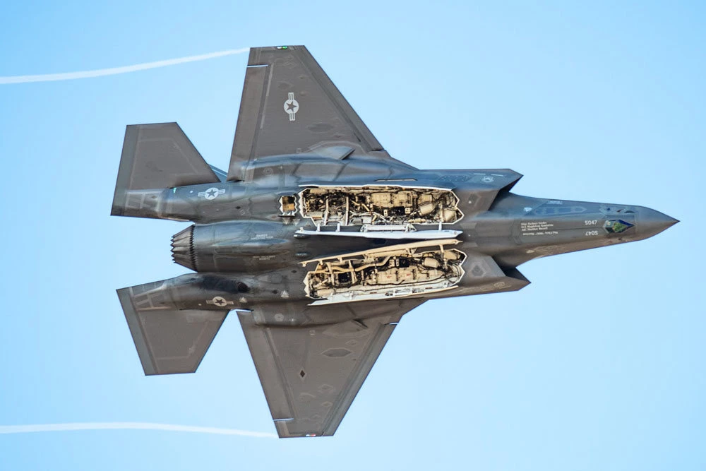 Tiêm kích tàng hình thế hệ năm F-35 Lightning II của Không lực Hoa Kỳ. Ảnh: Defense News.