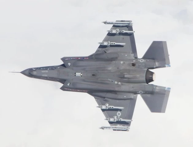 Một chiếc F-35A của Không quân Mỹ được trang bị tên lửa AIM-9X ở các điểm cứng bên ngoài. Hàn Quốc đã được cho phép mua thêm một lô tên lửa để trang bị cho lực lượng máy bay chiến đấu của mình, bao gồm cả F-35A. Ảnh: Janes Defense.