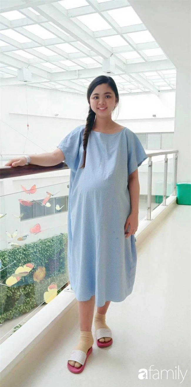 Tăng 20kg khi mang thai, hot girl Sài Gòn đẻ xong "tàn tạ", phải mượn quần mẹ chồng để mặc và cú "lột xác" ngoạn mục - Ảnh 1.
