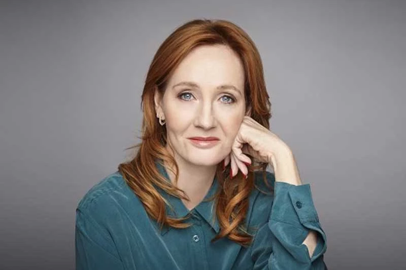 8. J. K. Rowling (tiểu thuyết gia). Tổng tài sản: 1 tỷ USD.