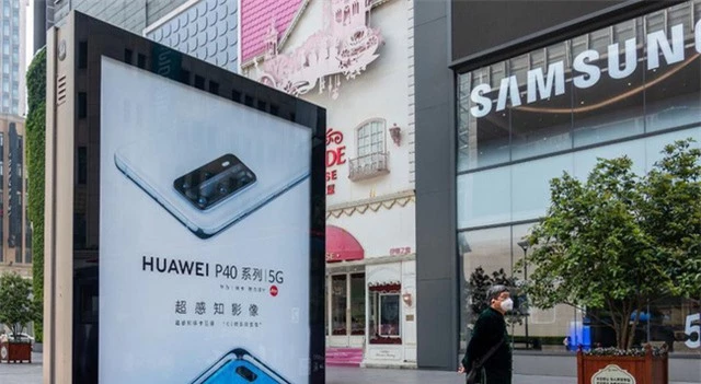 Samsung đoạt lại ngôi vương smartphone của Huawei  - Ảnh 1.