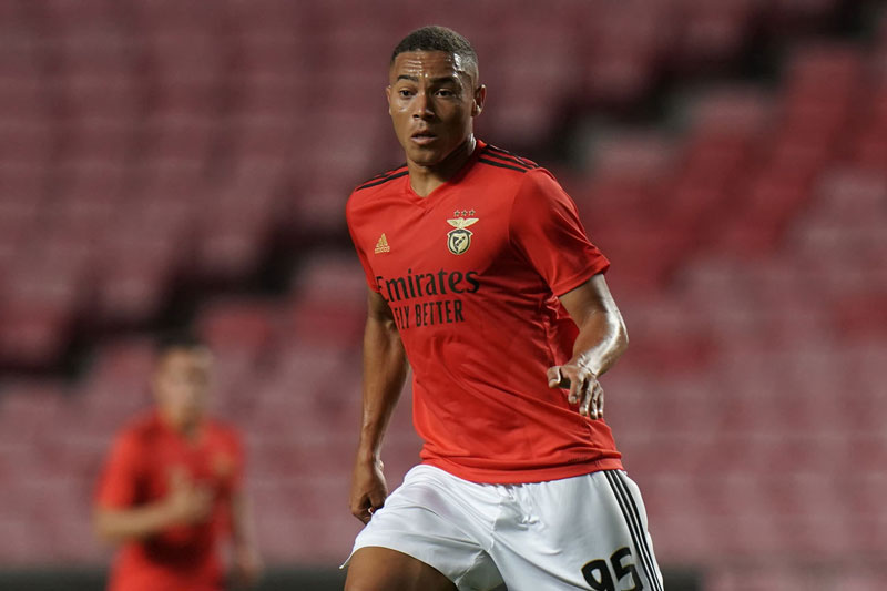 Chuyển nhượng: Tottenham tìm được người chia lửa với Harry Kane