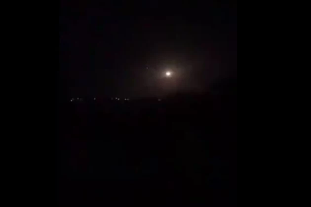Tên lửa đánh chặn của hệ thống phòng không S-300 của Armenia được phóng đi trong đêm. Ảnh: Avia-pro.