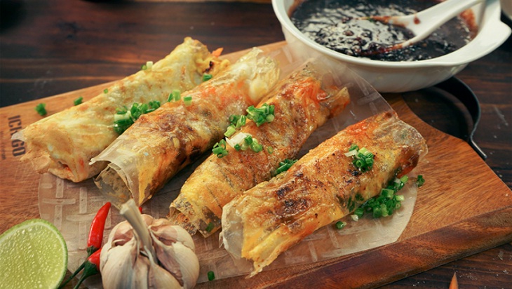 Đổi vị cho cả nhà với bánh tráng nướng mắm ruốc đơn giản mà hấp dẫn