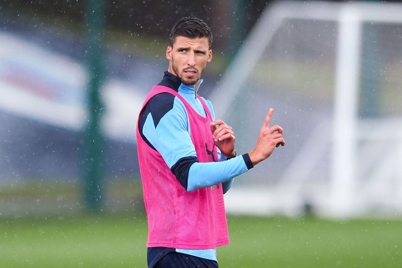 Top 10 hậu vệ đắt nhất mọi thời đại: Man City chiếm số đông