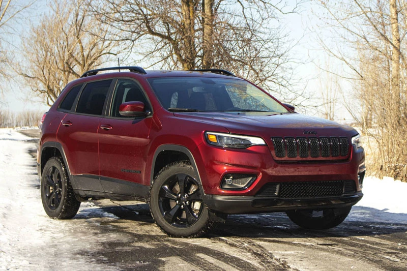 6. Jeep Cherokee 2020 (giá khởi điểm: 25.740 USD).