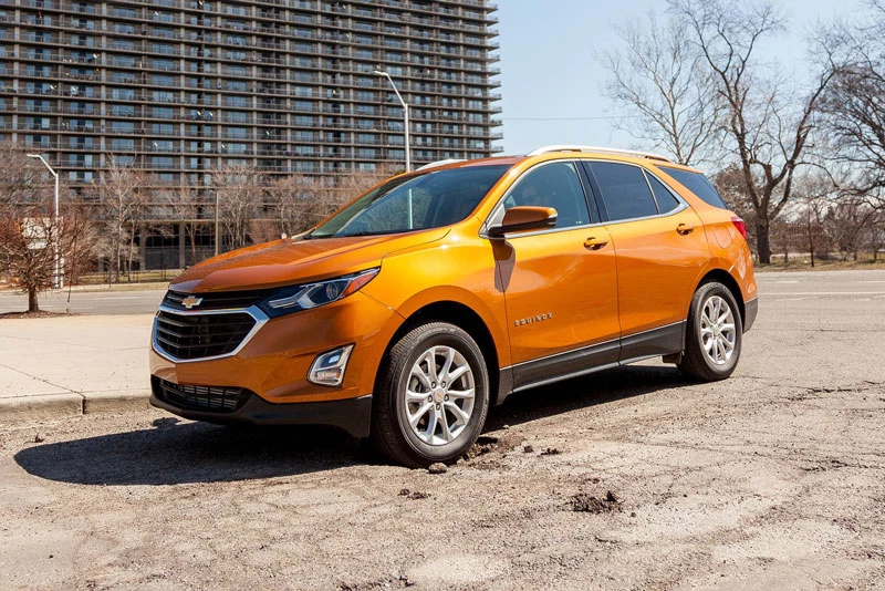 7. Chevrolet Equinox 2020 (giá khởi điểm: 23.800 USD).