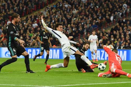 Mourinho khen ai, coi chừng tai hoạ ập đến