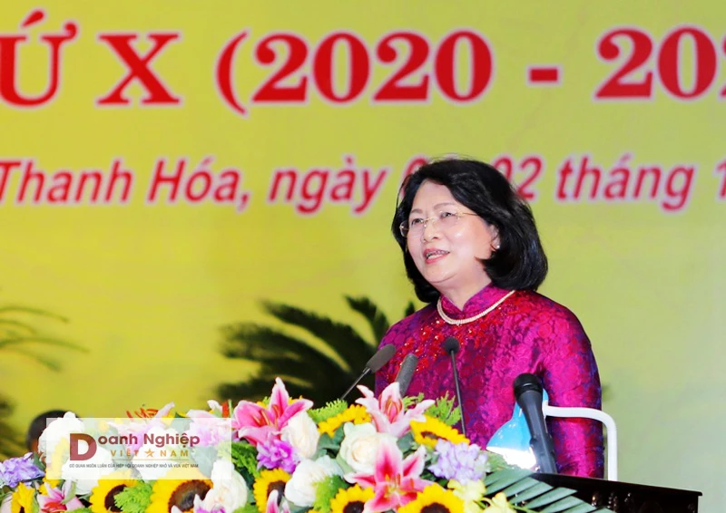 Bà Đặng Thị Ngọc Thịnh, Ủy viên Trung ương Đảng, Phó Chủ tịch nước, Phó Chủ tịch thứ nhất Hội đồng TĐ-KT Trung ương, phát biểu tại đại hội.