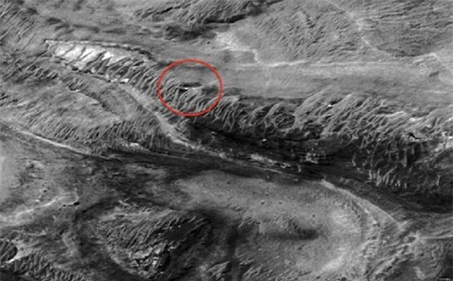 Hình ảnh được cho là căn cứ của người ngoài hành tinh trên sao hỏa được chuyên gia nghiên cứu khoa học phát hiện