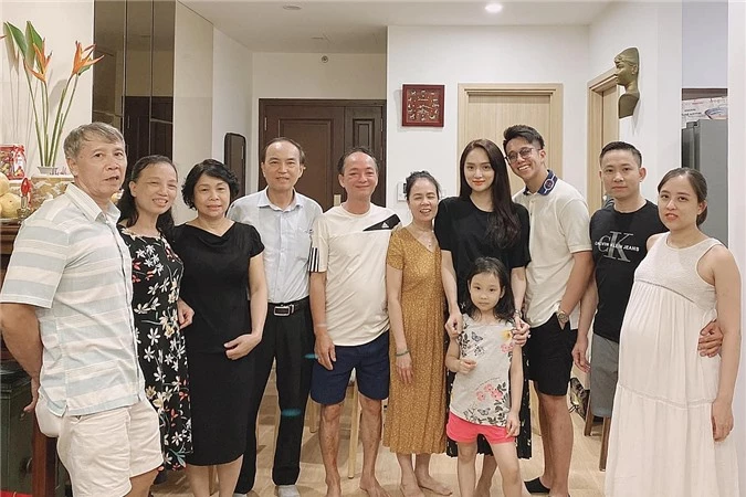 Gia đình Hương Giang gặp gỡ Matt Liu.