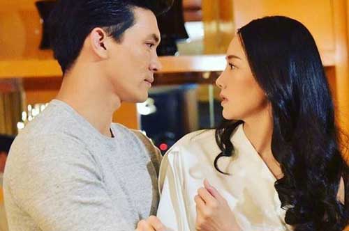 Ngày nào tan làm chồng cũng đóng chặt cửa ngồi trong ô tô 30 phút trước khi vào nhà, cô vợ nghi có điều mờ ám nhưng khi biết nguyên do thì lại nghẹn lòng