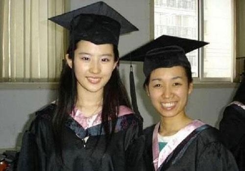 Loạt ảnh tốt nghiệp hiếm hoi của dàn mỹ nhân Hoa ngữ: Triệu Lệ Dĩnh khác lạ, Địch Lệ Nhiệt Ba lộ mặt mộc gây 'choáng'