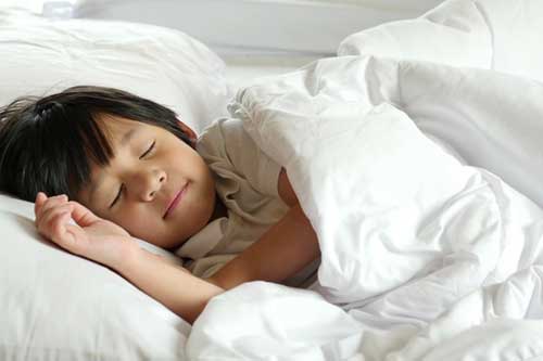 2 khung giờ giúp trẻ tăng trưởng chiều cao mạnh mẽ nhất: Nên để trẻ ngủ sâu