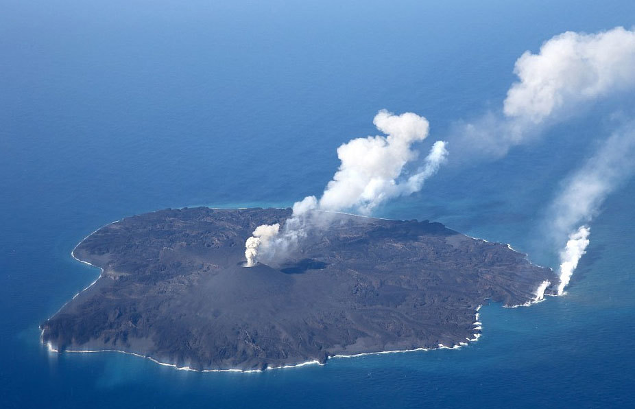 Đảo đột ngột trồi lên giữa biển, lớn gấp 12 lần sau 2 năm