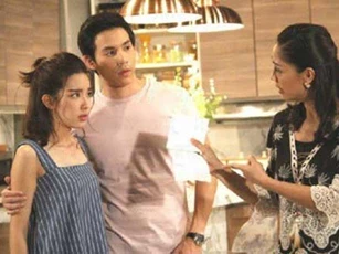 Tưởng yên ổn đắm chìm bên “phi công” hào hoa, nào ngờ bị chính mẹ chồng vén bí mật ngoại tình