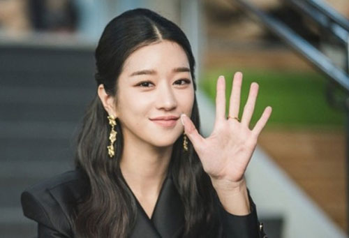 'Điên nữ' Seo Ye Ji thắng giải nữ chính