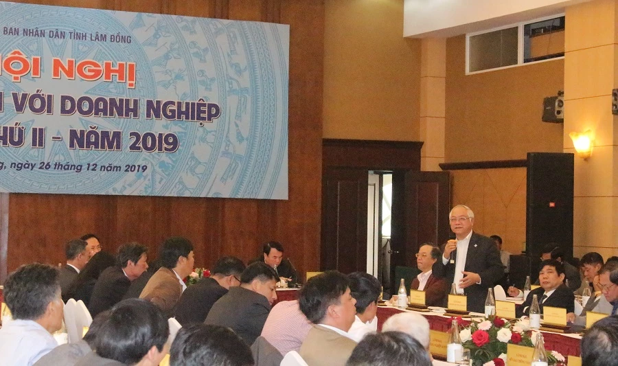 Chủ tịch Hiệp hội Doanh nghiệp tỉnh Lâm Đồng phát biểu ý kiến tại Hội nghị đối thoại với doanh nghiệp của UBND tỉnh Lâm Đồng.