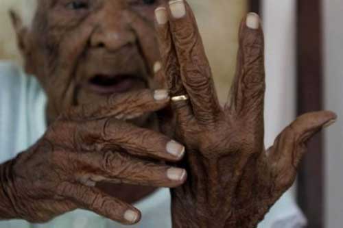 Người đàn ông sống đến 256 tuổi, có 24 bà vợ và 180 con cháu