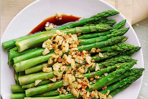 Một tác dụng "thần thánh" của măng tây khiến không chỉ chị em mà đàn ông cũng thi nhau ăn loại rau này