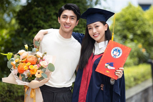 Bình An mừng Phương Nga tốt nghiệp đại học