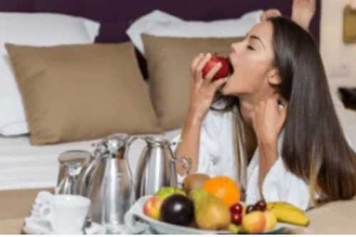 Sau 8 giờ tối đừng dại ăn những loại thực phẩm sau, thèm mấy cũng phải nhịn