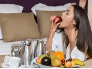 Sau 8 giờ tối đừng dại ăn những loại thực phẩm sau, thèm mấy cũng phải nhịn