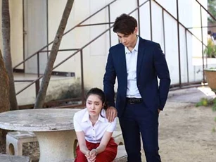 Thấy vợ cũ đang chăm người mới trong viện, tôi hả hê đến khích bác nhưng khi ra về lại dặn lòng phải giành lại cô ấy bằng được